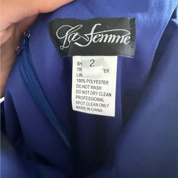 One-Shoulder Jersey Gown
La Femme - Picture 5 of 6